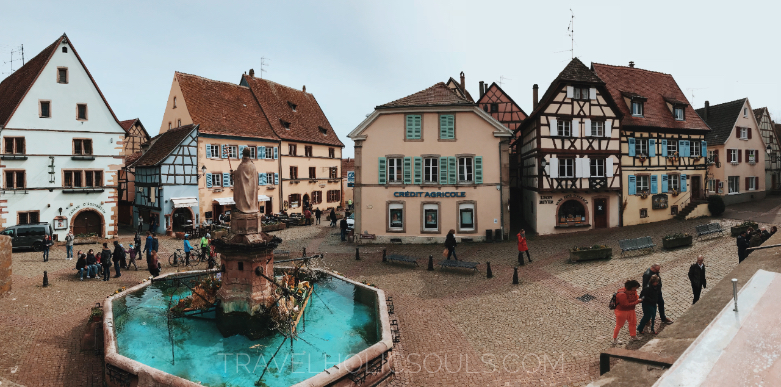 overview piazza centrale Eguisheim