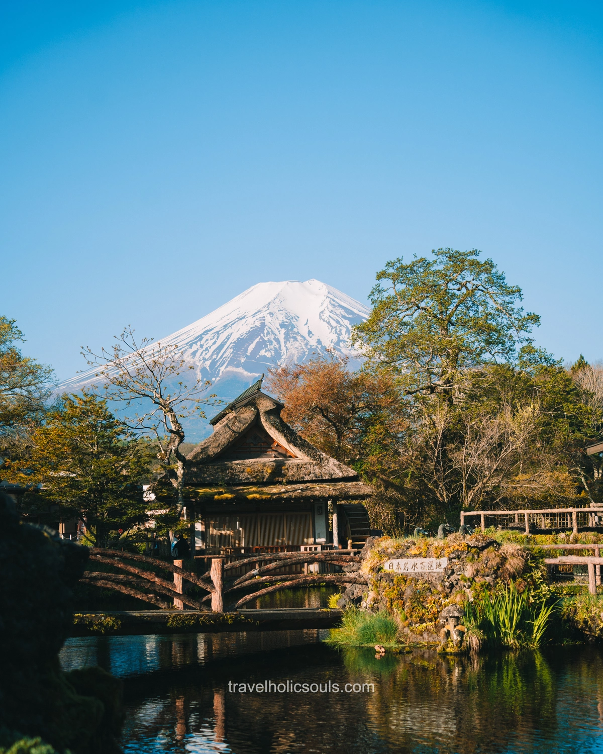 Monte Fuji visto da villaggio tradizionale